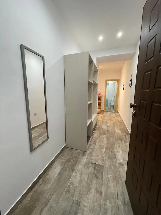 فلورا Apartment Xh ألبانيا